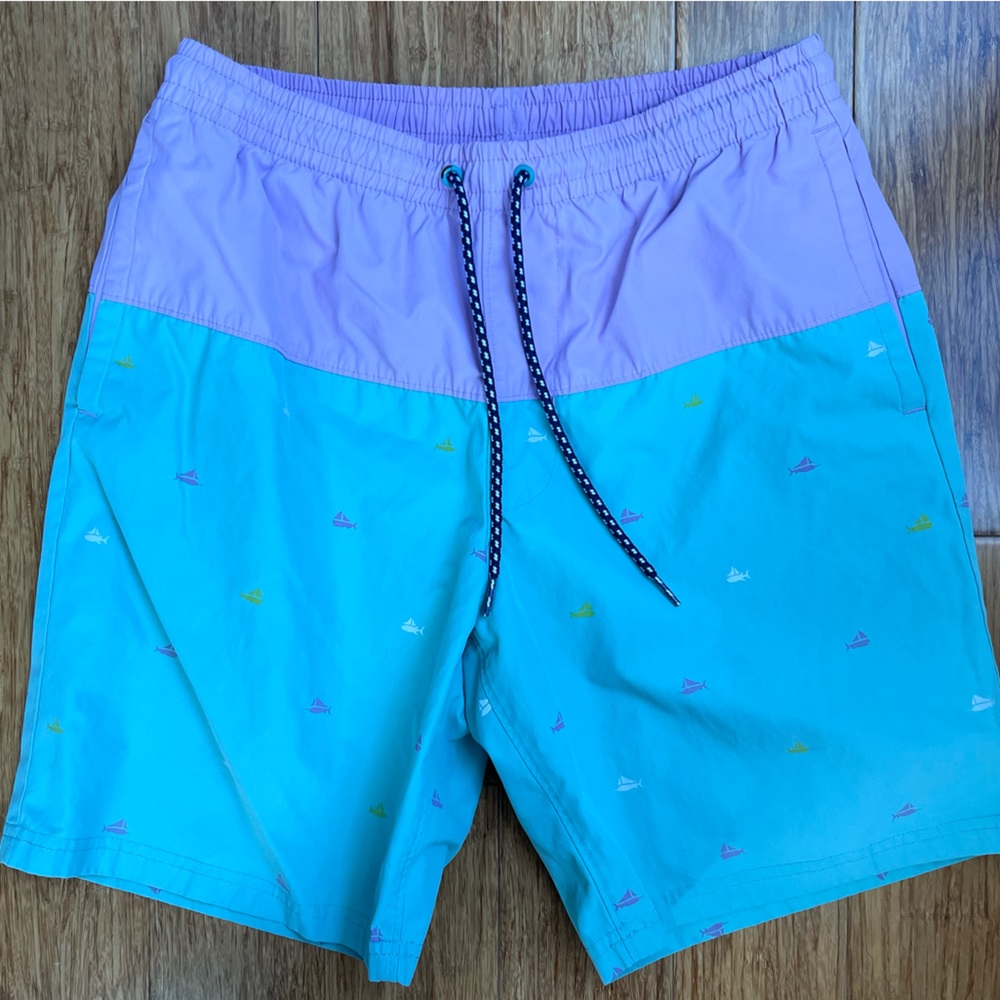 Mens Columbia Swim Trunks size small. 1212